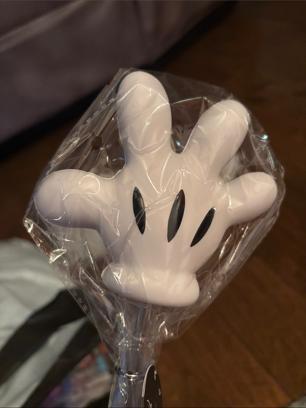 Disney Mickey Glove extendable hand with Red Handle new - Picture 3 of 6